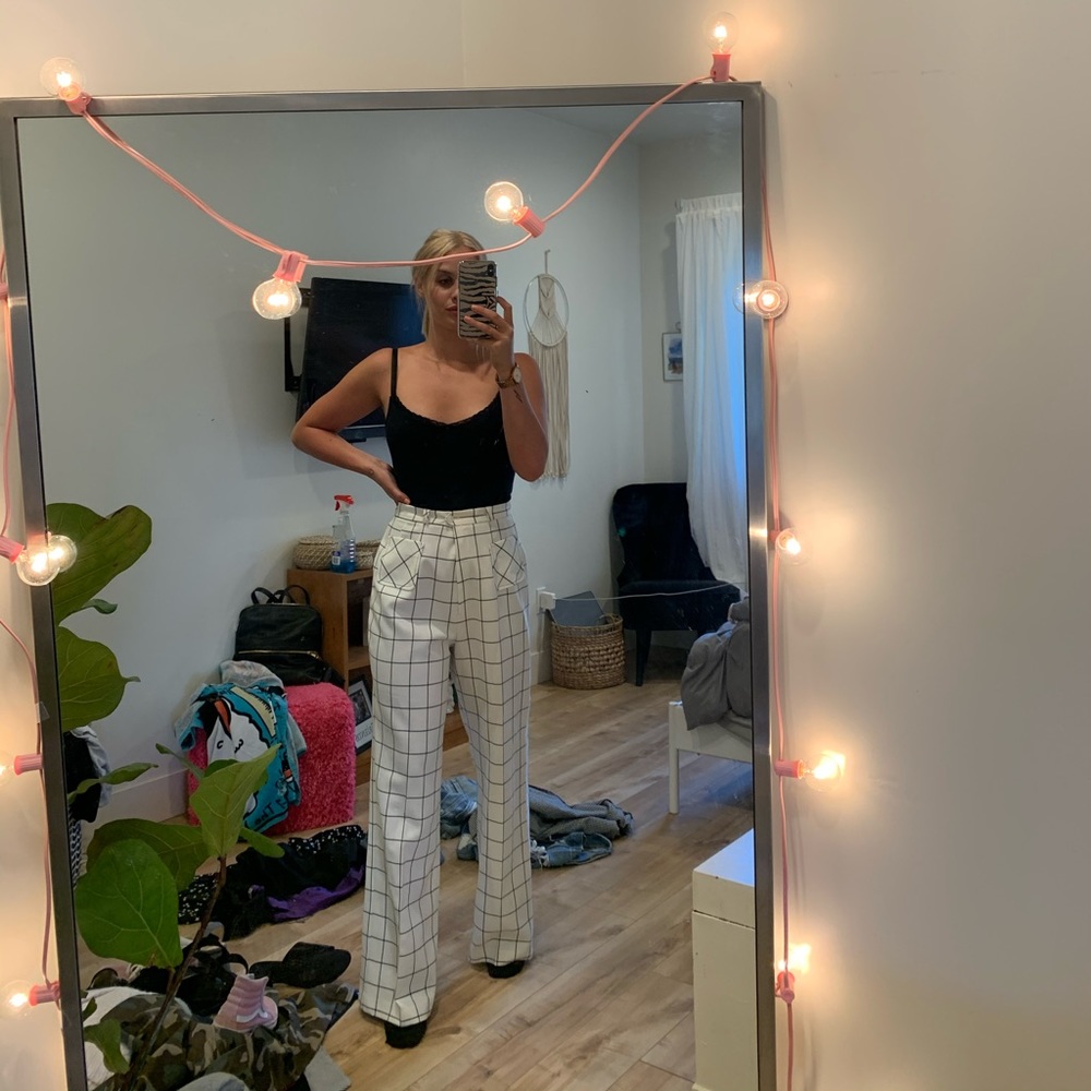 White/black vintage pants.